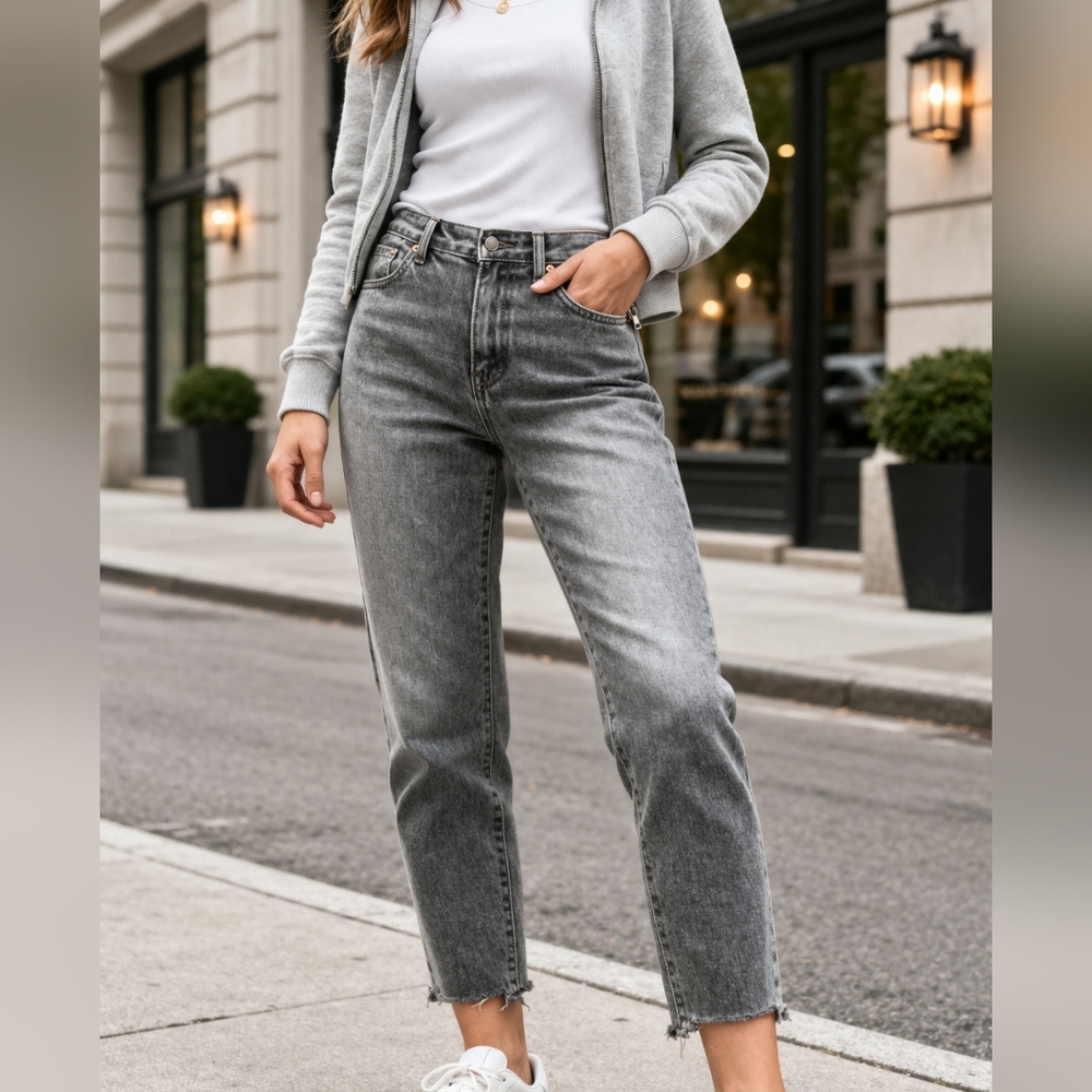 Juicy Couture Gray Ankle Jeans - Size 27 | Chic & Comfortable